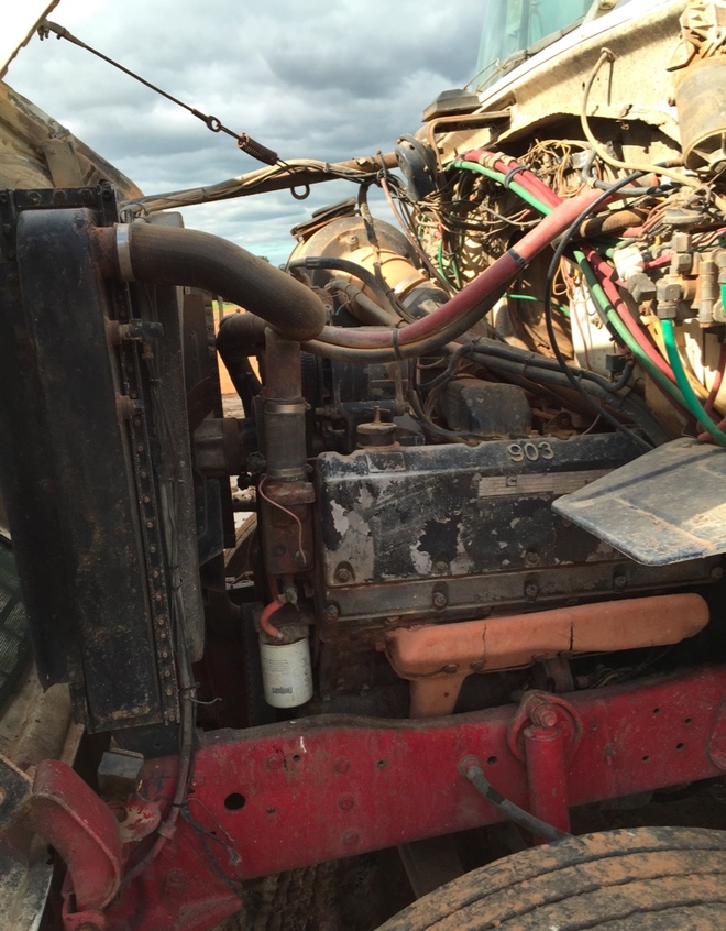 FORD Louisville 9000 Prime Mover For Sale with 903 Cummins Trucks